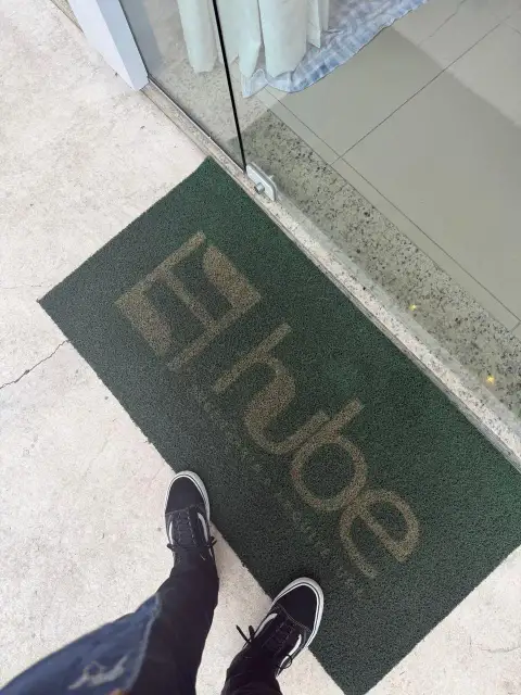 Tapete de entrada do Le Majestic Residence no hall do elevador